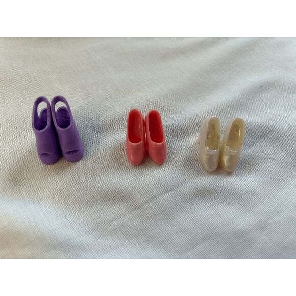 Barbie Shoes, Lot of Six Pair, Dressy, Sneakers - Picture 3 of 3